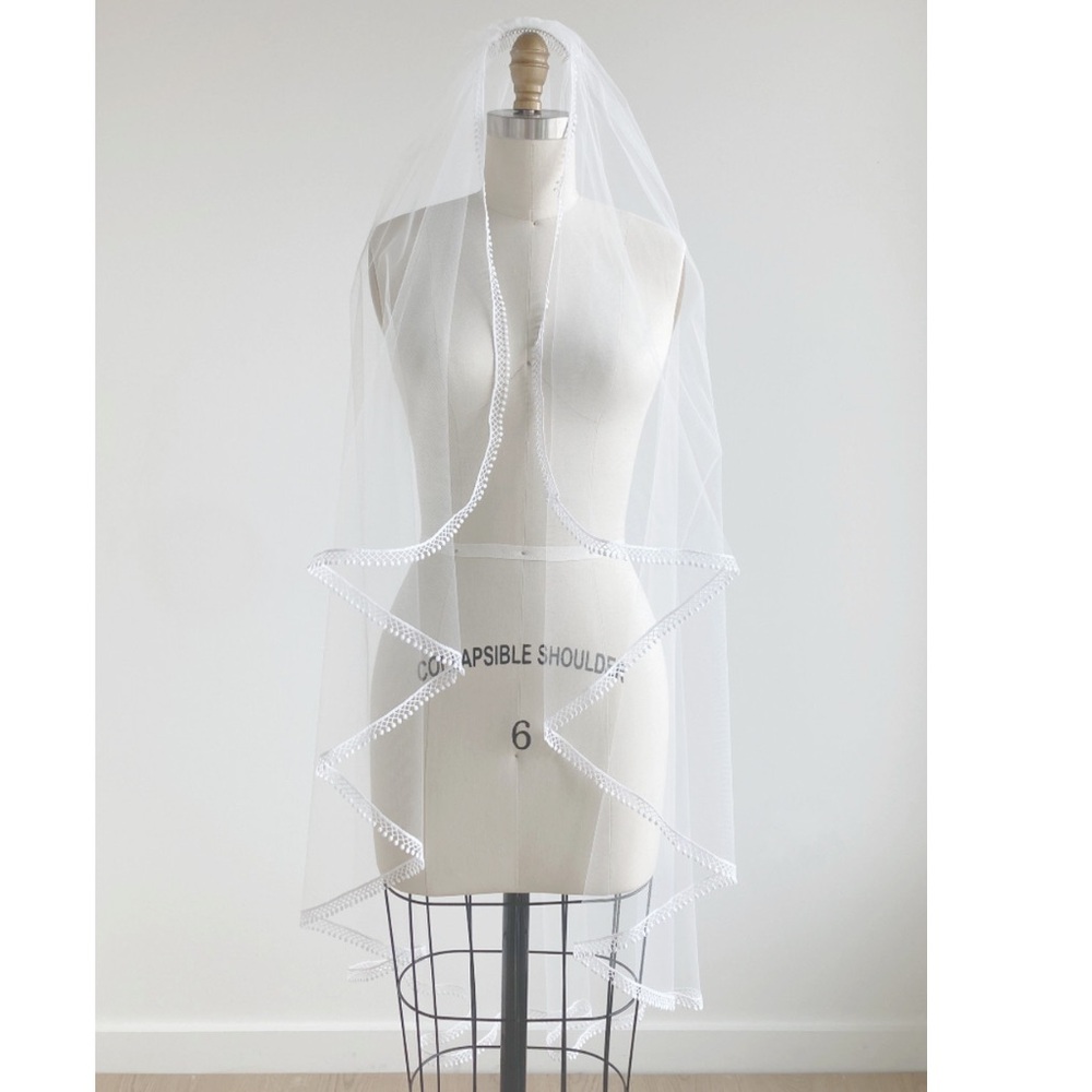 “Lesley” wedding veil by Sara Gabriel